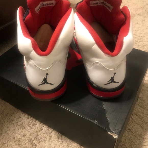 Air Jordan Fire Red 5. - Picture 4 of 5